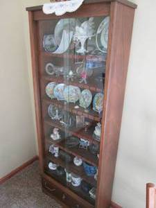 lot 161 image: Display cabinet w locking drawer 2...