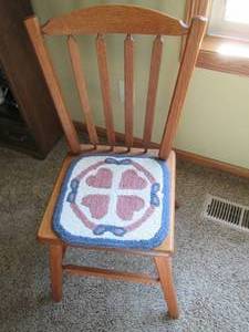 lot 162 image: Lovely wood chair 18.518.7532...