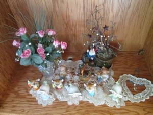 lot 165 image: Figurines and vase (see photos )...
