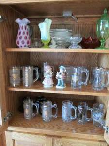 lot 173 image: Contents of cabinet includes beer m...