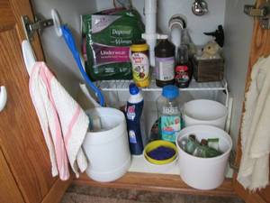 lot 183 image: Contents below bathroom sink includ...