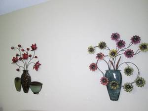 lot 187 image: 2 metal flower wall decor...