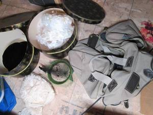 lot 210 image: Ladies hats w hat boxes and duffle...