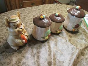 lot 213 image: Cookie jar and 3 mushroom ceramic c...