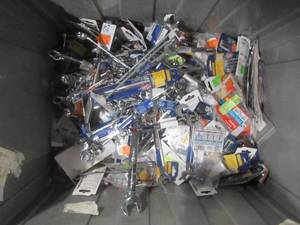 lot 827 image: WHOLESALE BINS OF SOCKETS, WRENCHES, & OTHER MISC. TOOLS (SEE PHOTOS)