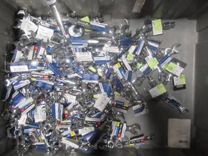 lot 829 image: WHOLESALE BINS OF WRENCHES (SEE PHOTOS)