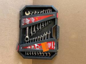 lot 24 image: Husky Ratcheting SAEMM Combination Wrench Set (20-Piece)
