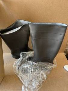lot 77 image: Heartland Mens Premier Rubber Work Boot - Steel Toe - Black Size 11(M)