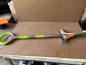 lot 84 image: Radius Garden 42.5 in. Pro Stainless Steel Garden Weeder, 22 in. Handle, Original Green
