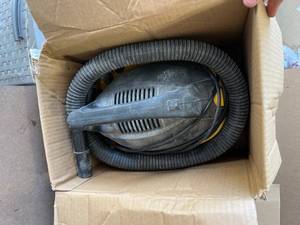 lot 88 image: Lot of 2 Dry Vacuums, USED FOR PARTS, CUSTOMER RETURNS -Review pictures
