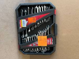 lot 90 image: Husky SAEMM Combination Wrench Set (24-Piece)