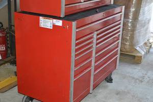 Snap on 14 drawer rolling tool chest Lower cabinet