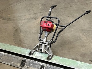 Screed King Gas-Powered Concrete Screed