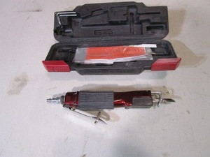 lot 213 image: Auto Body Saw