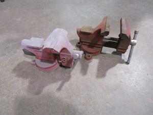 lot 262 image: (2) 3 12 Bench Vises