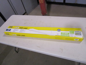 lot 269 image: (New) 4 LED Shop Light