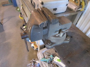 lot 20 image: 5 Bench Vise