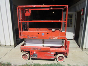 lot 9 image: Snorkel S1930 Man Lift