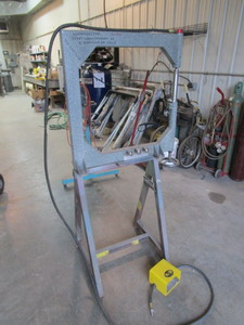 lot 3 image: Northridge Tool Plenishing Hammer wVarious Dies