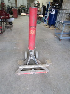 lot 25 image: Bumper Jack