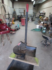 lot 33 image: Beverly 4 Hand Shear