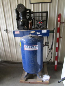 lot 35 image: CastAir 80 gal Air Compressor