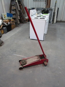 lot 65 image: Snap On 2 12 ton Floor Jack
