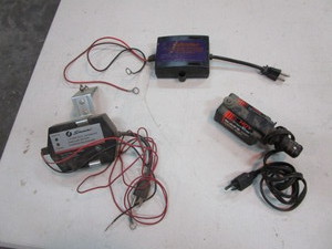 lot 293 image: Magnetic Heater & (2) Onboard Battery Tenders