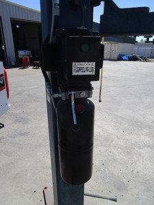 lot 20-A image: SPL 7000 Vehicle Hoist