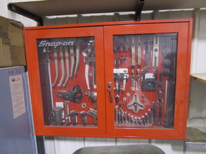 lot 75 image: Snap On CJ2000 Puller Set & Cabinet