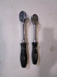 lot 84 image: Snap On 38 & 12 Ratchets