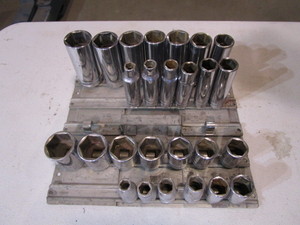 lot 103 image: Snap On 12 Sockets