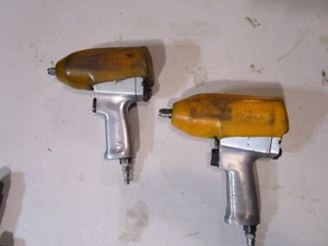 lot 124 image: Snap On 12 Impacts