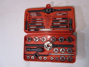 lot 132 image: Snap On Tap & Die Set