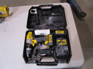lot 147 image: DeWalt 20v Drill Batteries & Charger