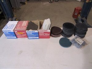 lot 170 image: Scotch Brite Pads & Discs