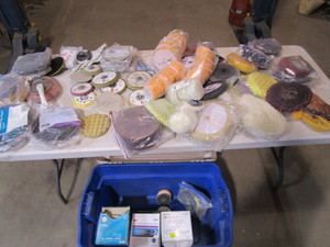 lot 174 image: Large Lot of Buffing & Wet Sanding Items