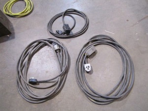 lot 189 image: 220v Extension Chords