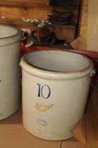 lot 42 image: Red Wing #10 Ceramic Pot