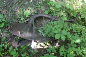 lot 37 image: 60 Plow