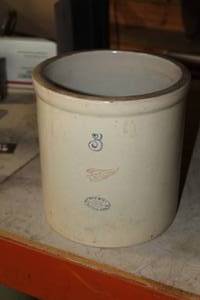 lot 45 image: Red Wing #3 Ceramic Pot