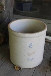 lot 213 image: Red Wing #3 Ceramic Pot