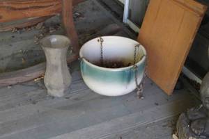 lot 211 image: Lot of (2) Flower Pots