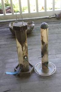 lot 218 image: Lot of (2) 20 Bird Feeders