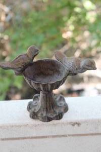 lot 219 image: 5 Bird in Bath Cast Iron Statue