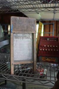 lot 74 image: Vintage Crystal Wooden Wash Board