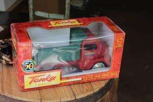 lot 81 image: Tonka Collector Series Classic 1949 Dump Truck (New In Box )