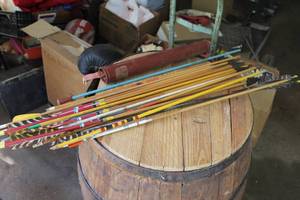 lot 85 image: Arrow Set with Quiver and Arrows