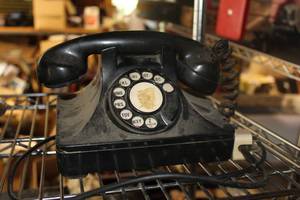 lot 88 image: Vintage Rotary Telephone