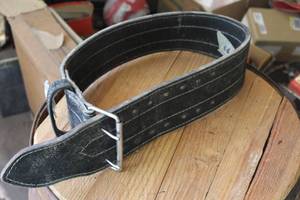 lot 102 image: Weight Lifting Belt
